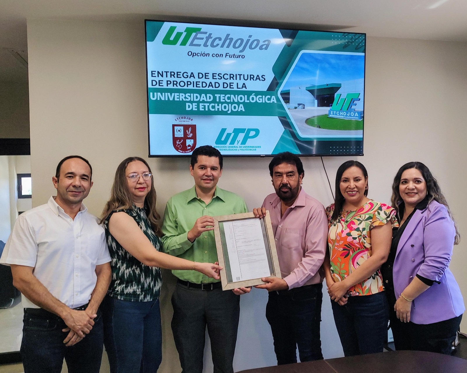 Gobierno de Sonora brinda certeza jurídica a la UTEtchojoa con entrega de escrituras de propiedad 