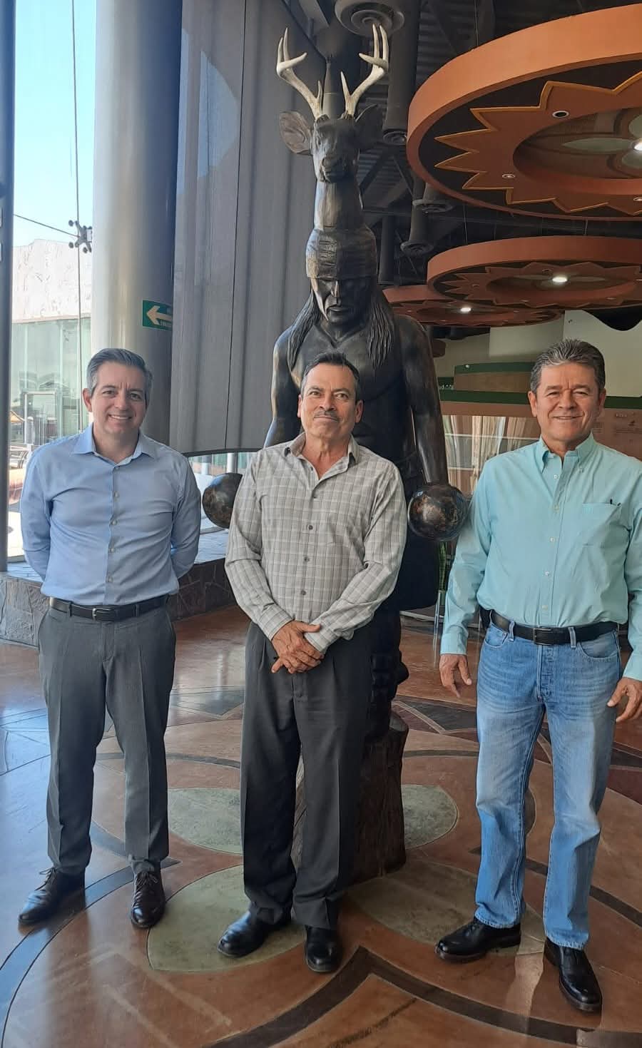 Se reune diputado Fermín Trujillo Fuentes,  con el vocal ejecutivo  de la Comisión Estatal del Agua  Dr. Ariel Ángel  Martínez  y Pmar Del Valle Colosio,  para discutir Plan Hídrico Estatal 