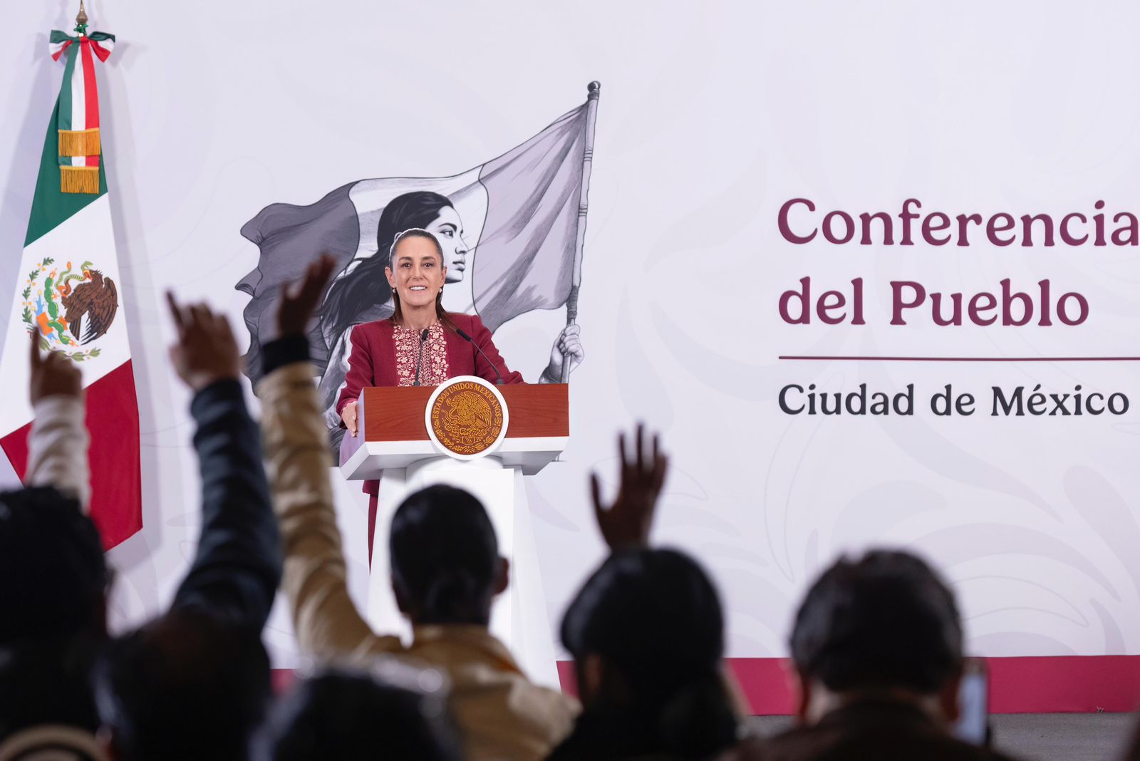 Presidenta Claudia Sheinbaum Pardo anuncia decreto para crear el servicio Universal de salud; del 13 al 30 de abril inicia credencializaci&oacute;n  de personas de 85 a&ntilde;os 