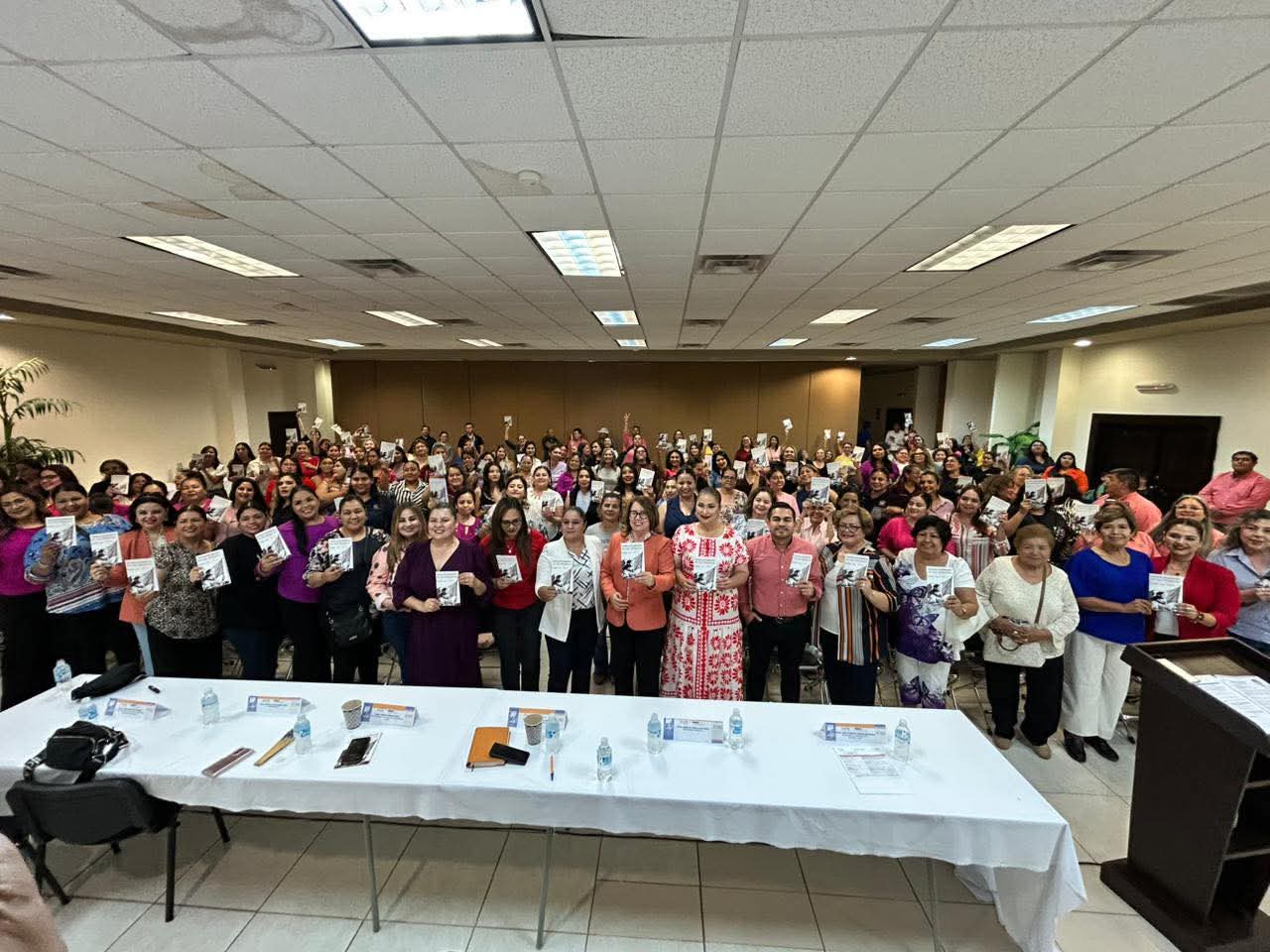 Sigue la entrega de Cartillas de Derechos de las Mujeres por ka Sección 54 del SNTE 