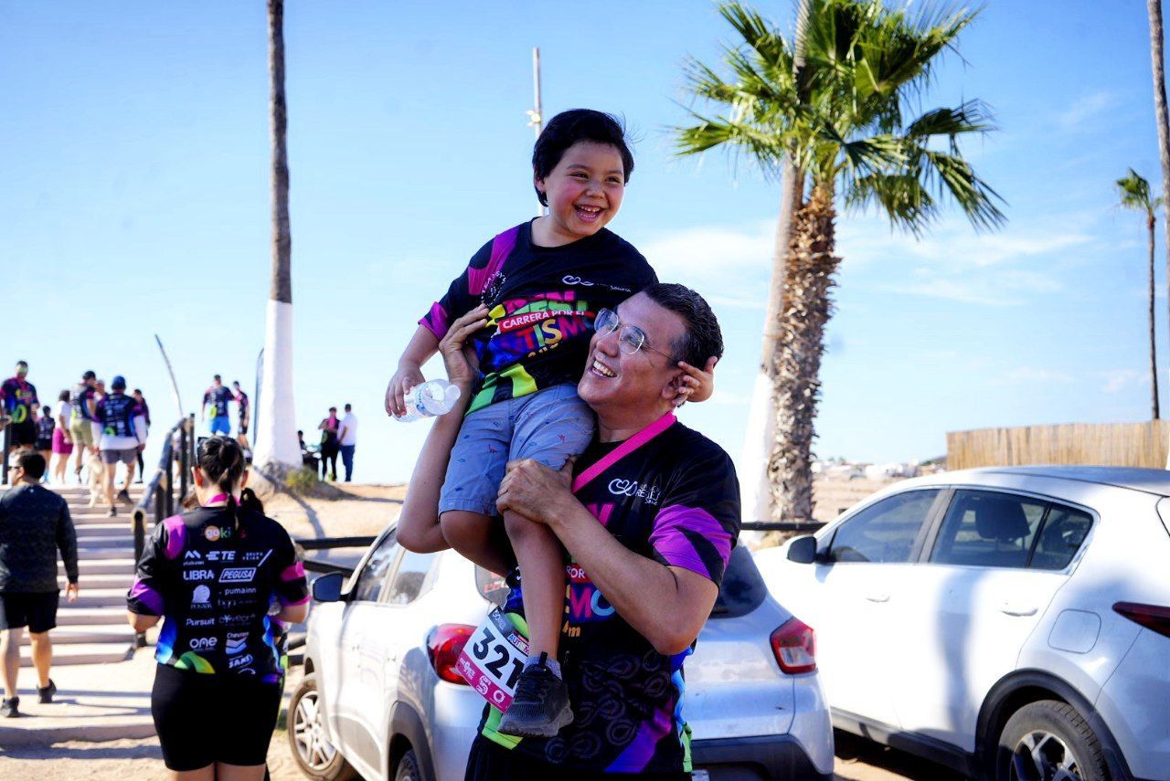 Participa Ramón Flores en la RUN FEST, 3ra. Carrera por el Autismo en Dan Carlos