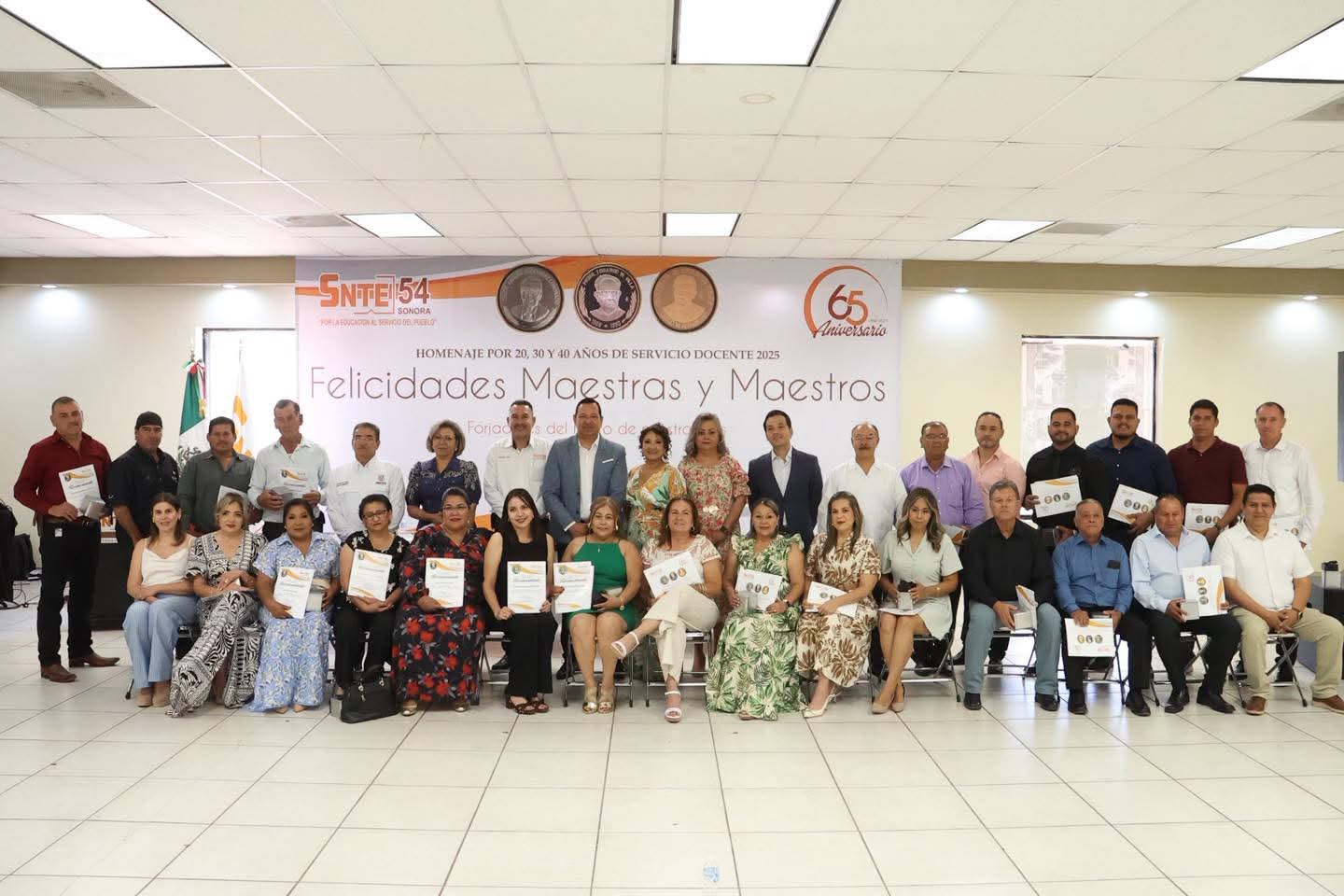 Javier Ceballos rindió  homenaje a docentes de la Región IX- Navojoa