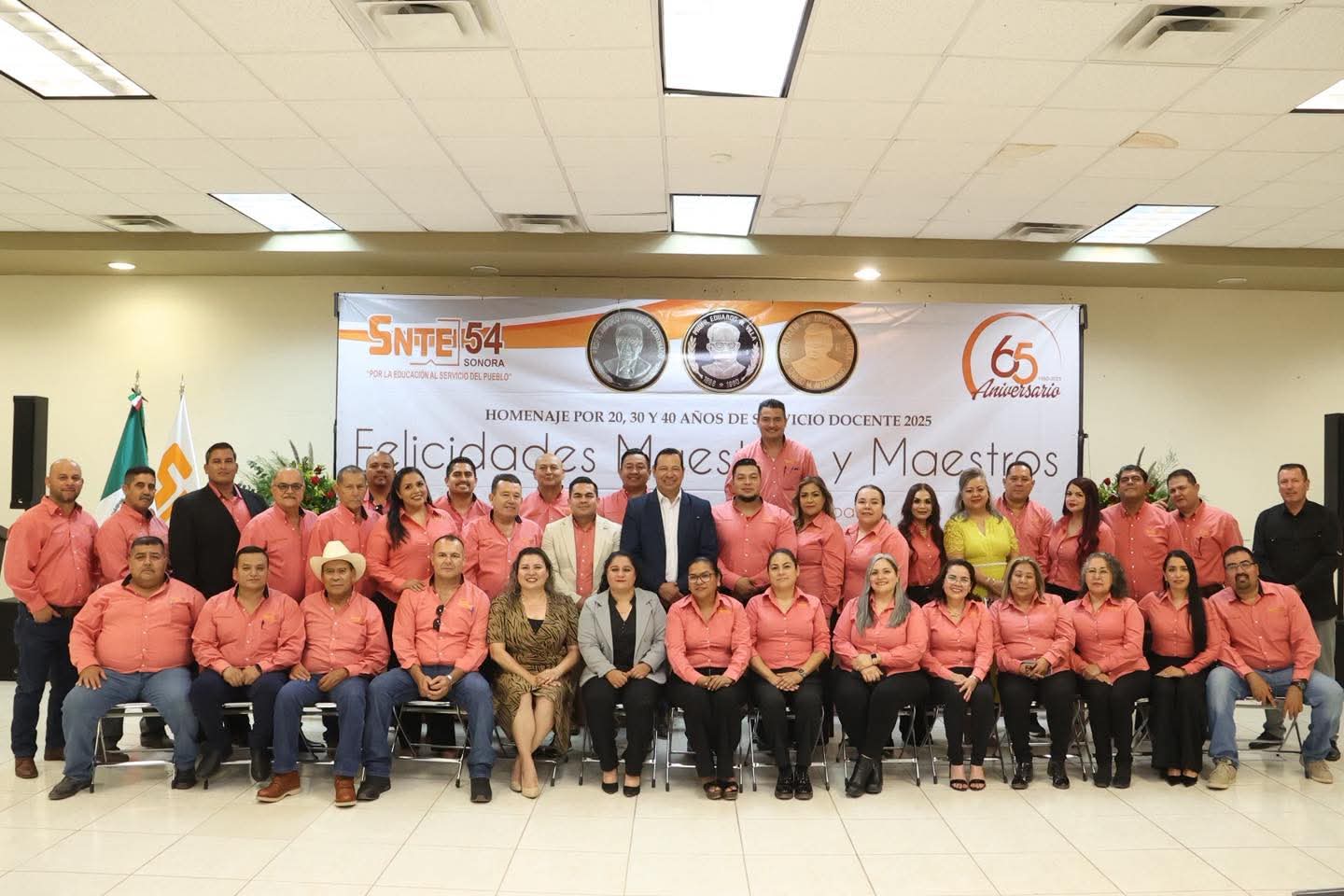 Secretario General de la Sección 54 del SNTE, rindió homenaje a maestras y maestros  con 20, 30 y 40 de servicio en la Región I-Cajeme