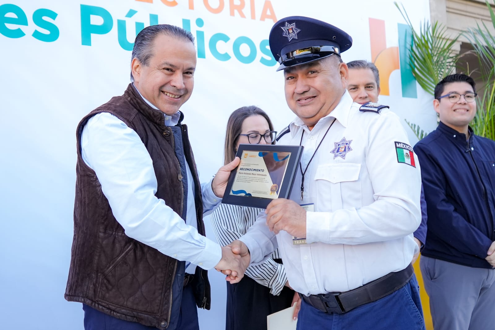 Reconoce Toño Astiazarán trayectoria de servidoras y servidores públicos municipales