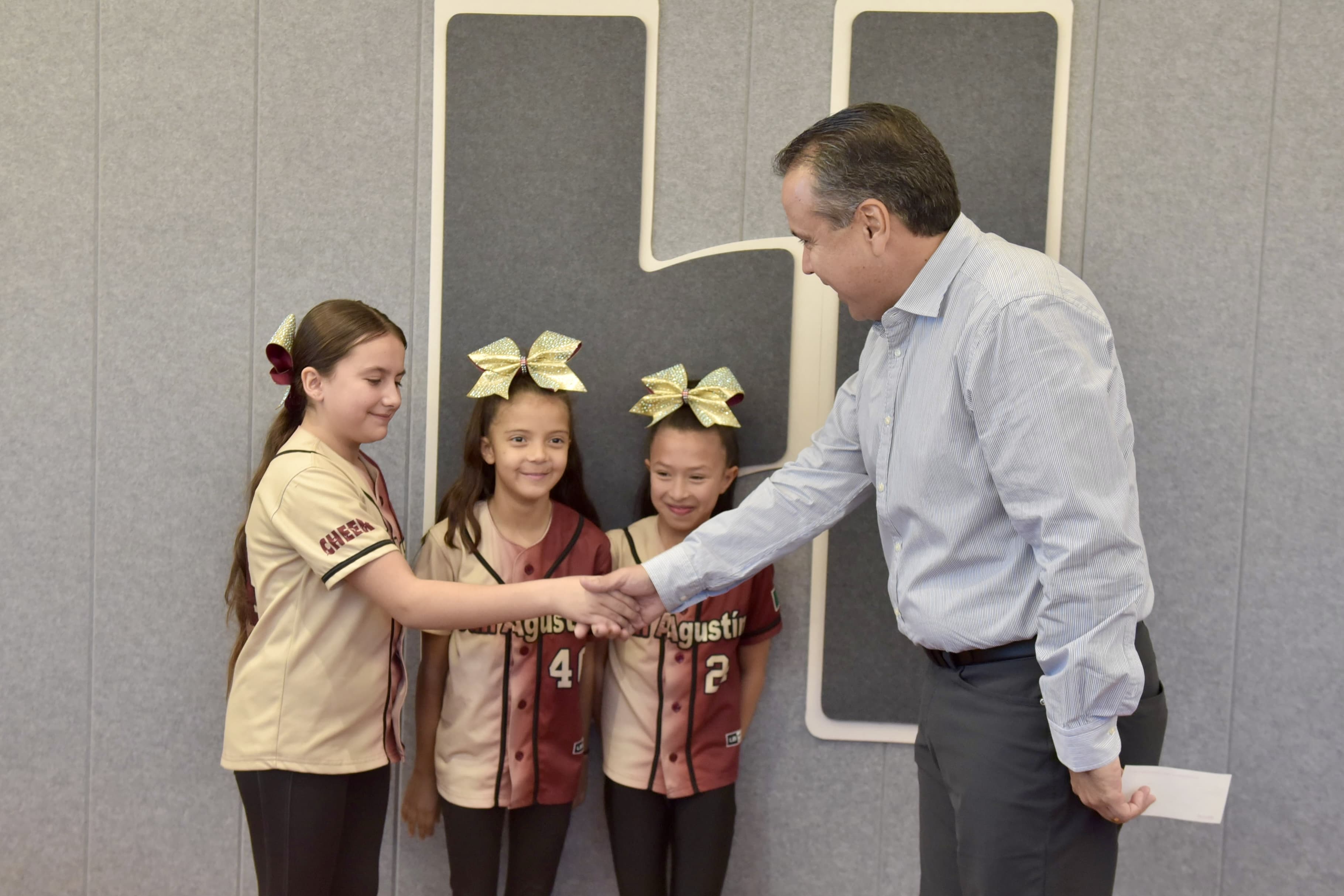 Alcalde To&ntilde;o Astiazar&aacute;n apoya a 125 deportistas hermosillenses con el Fondo Deportivo 