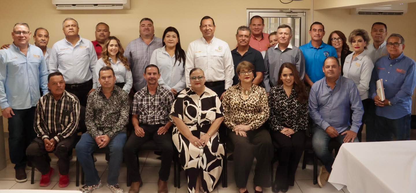 Entregan reconocimientos al Personal de Apoyo y Asistencia de la Educaci&oacute;n (PAAE)