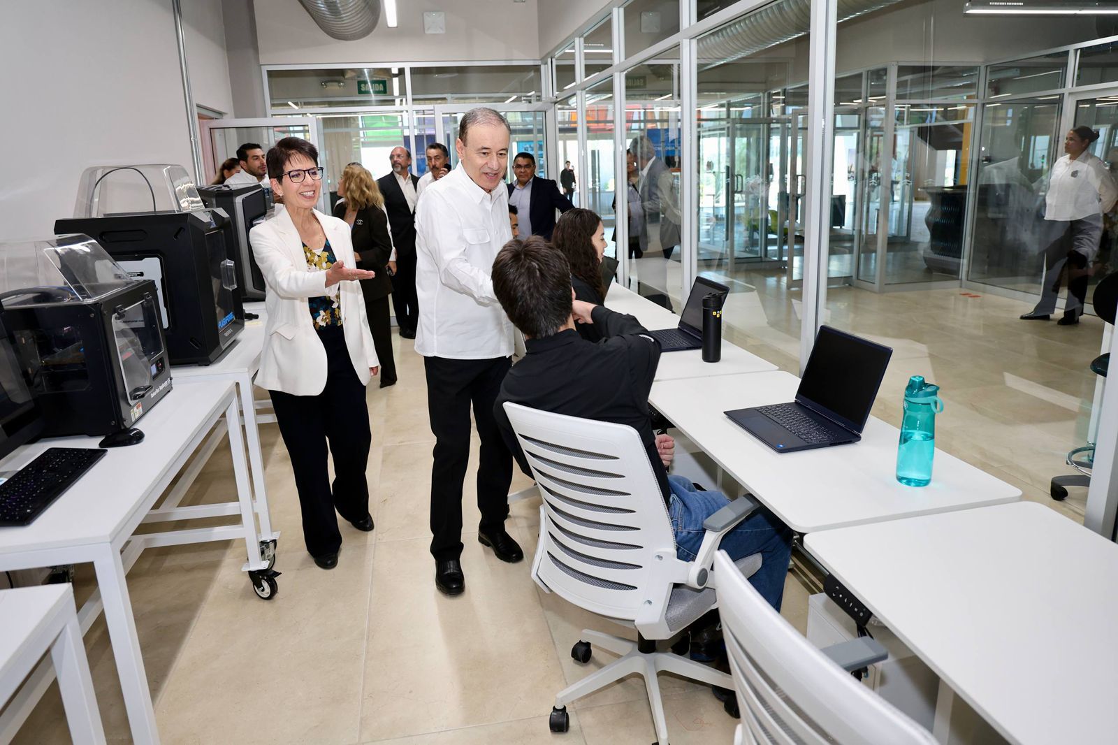 Gobernador Alfonso Durazo profesionaliza a 350 mil sonorenses en inteligencia artificial con Microsoft 