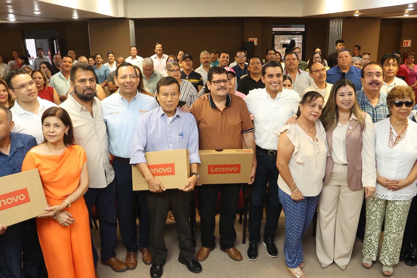 SEC  y Sección 54 del SNTEentregan equipo de cómputo a docentes de Guaymas-Empalme 