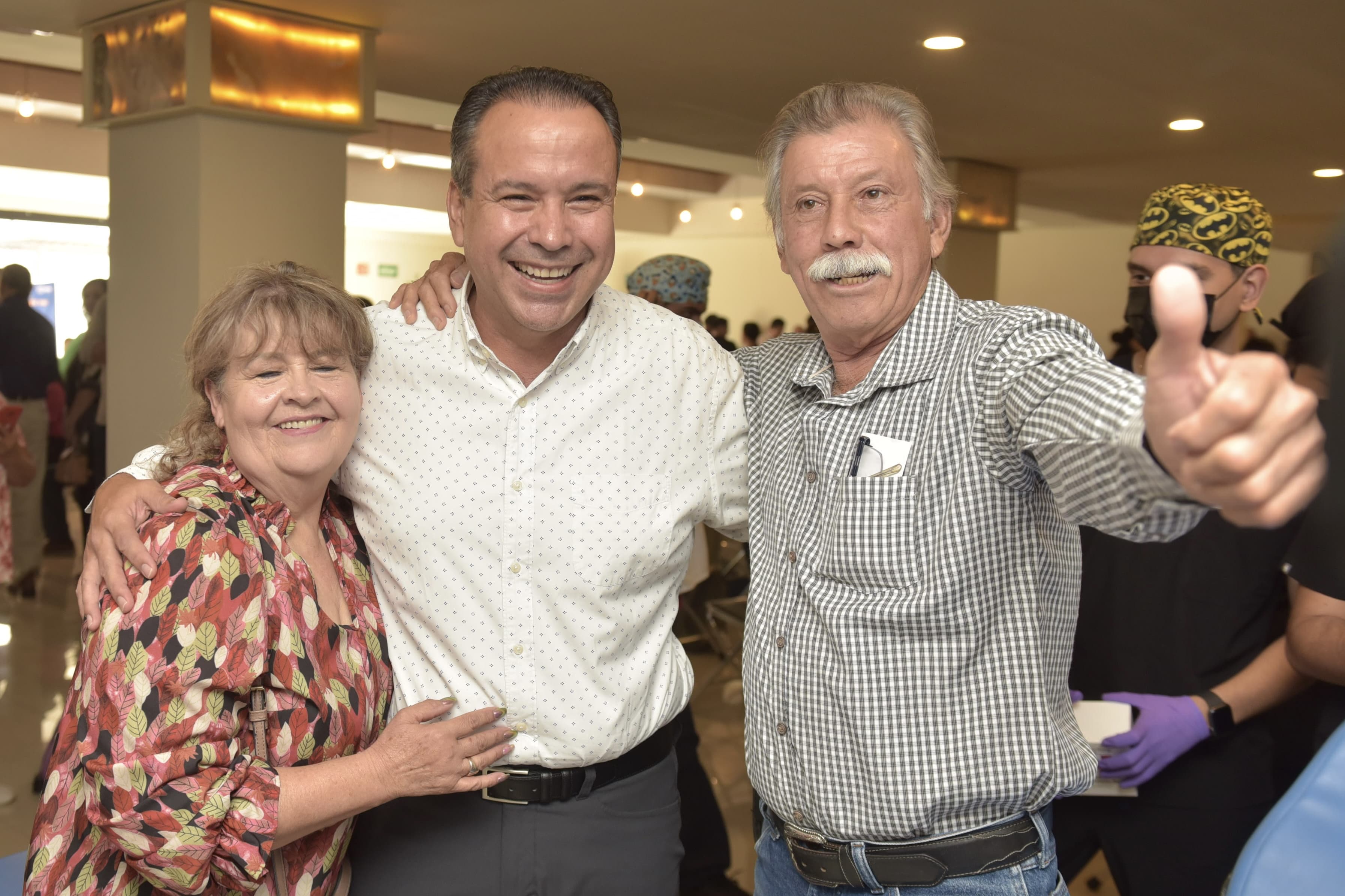 Apoya Toño Astiazarán la salud de Adultos Mayores a través del programa "Construyendo Sonrisas"