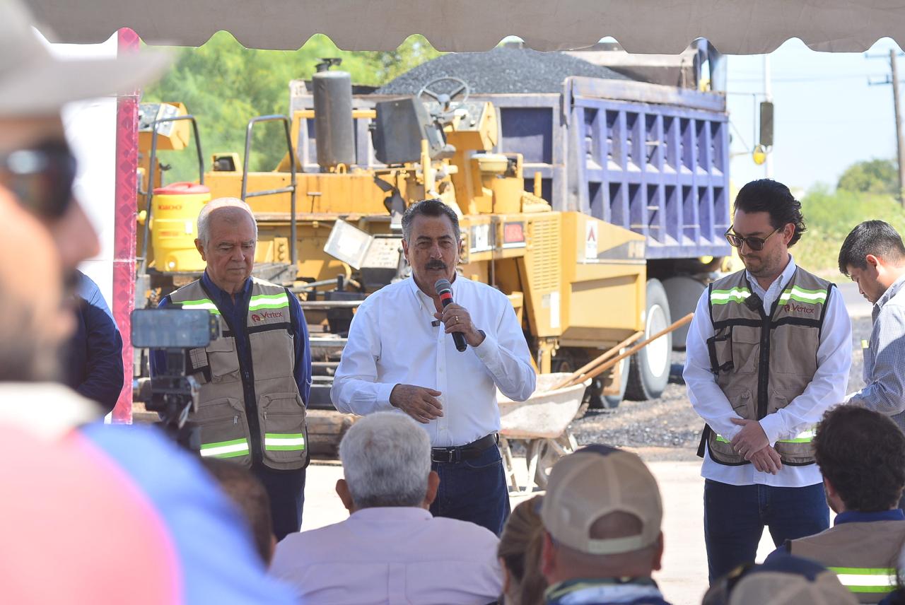 Javier Lamarque y directivos de Vertex Desarrollos ponen en marcha primera etapa de ampliaci&oacute;n a cuatro carriles de calle Kino y 200 y 300