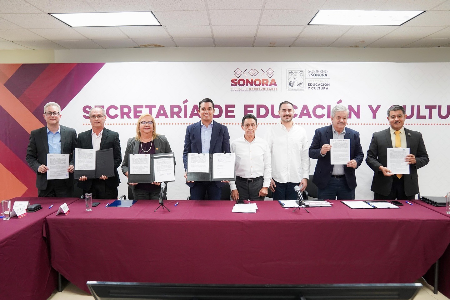 Brinda Gobernador Alfonso Durazo becas de posgrado a servidores públicos de Sonora: Froylan Gámez Gamboa 