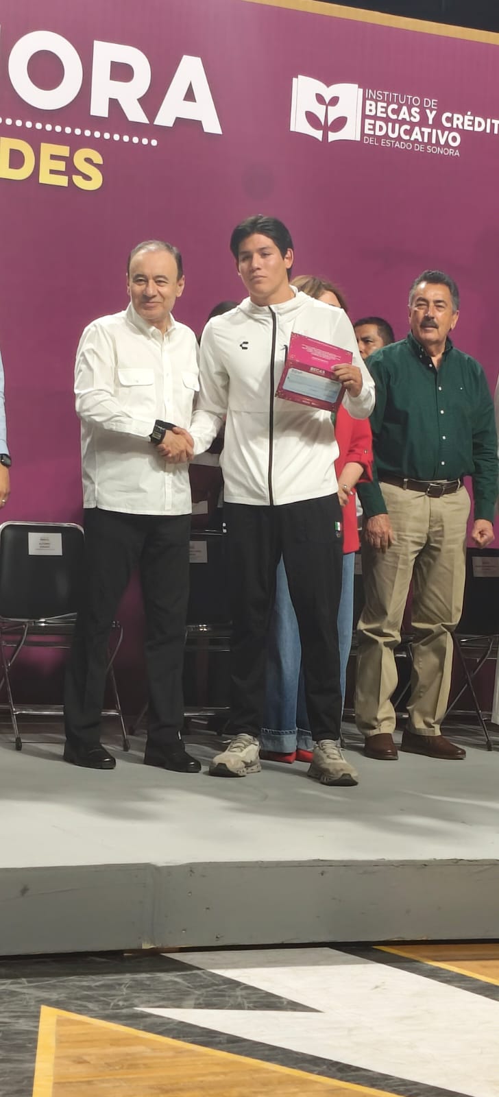Gobernador Alfonso Durazo beca a m&aacute;s de 600 atletas sonorenses y asegura su formaci&oacute;n deportiva 