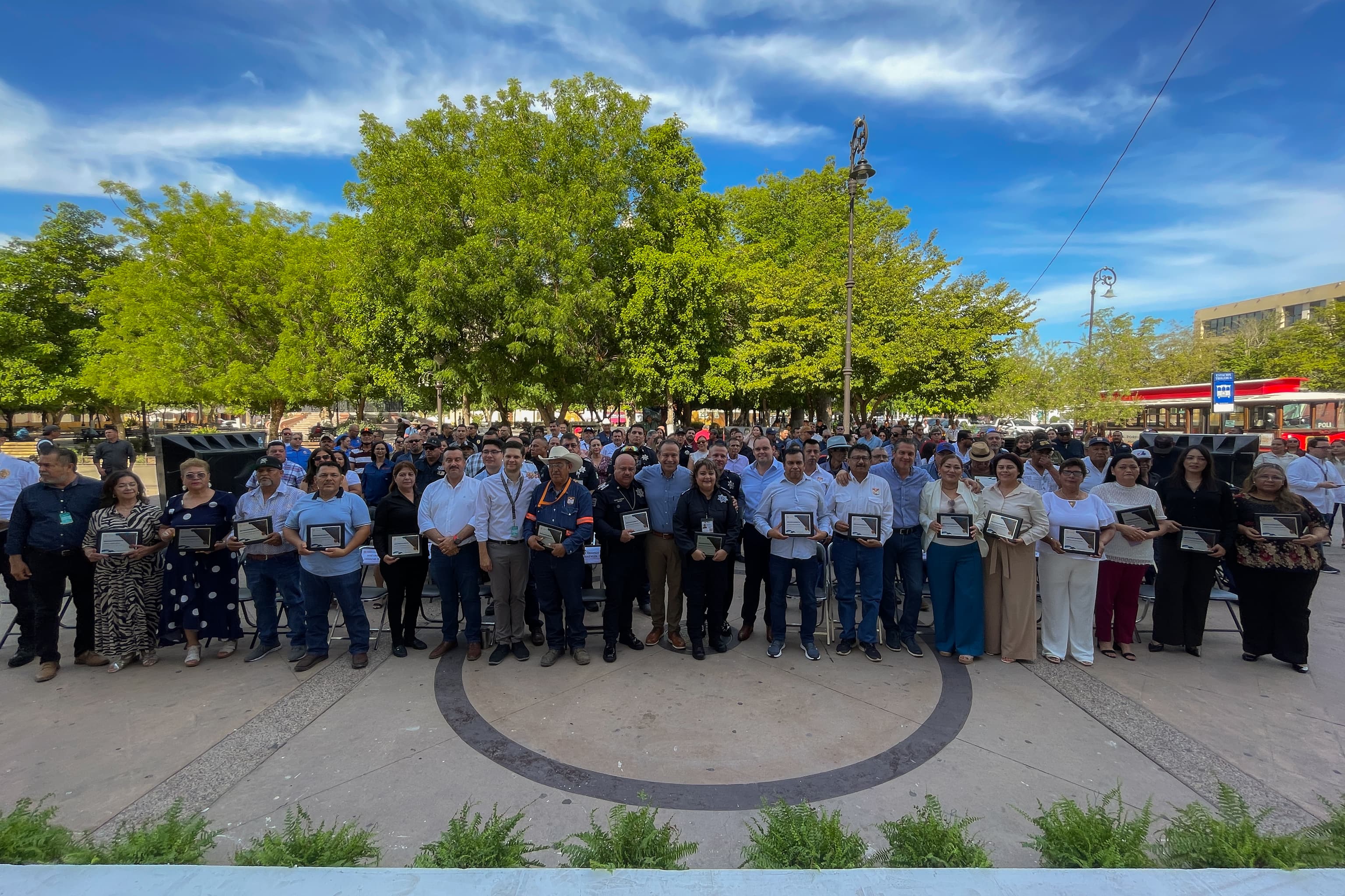 Reconoce Toño Astiazarán trayectoria de servidoras y servidores públicos de Hermosillo 