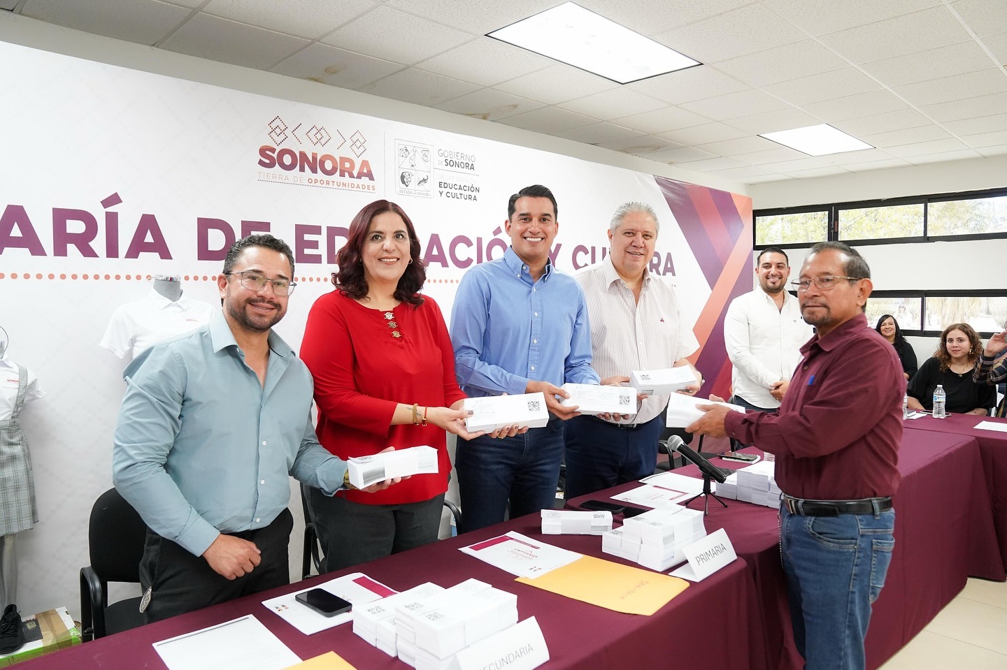 Inicia Gobierno de Sonora entrega de vales para los uniformes  escolares: Froylán Gámez,  en 6 municipios 