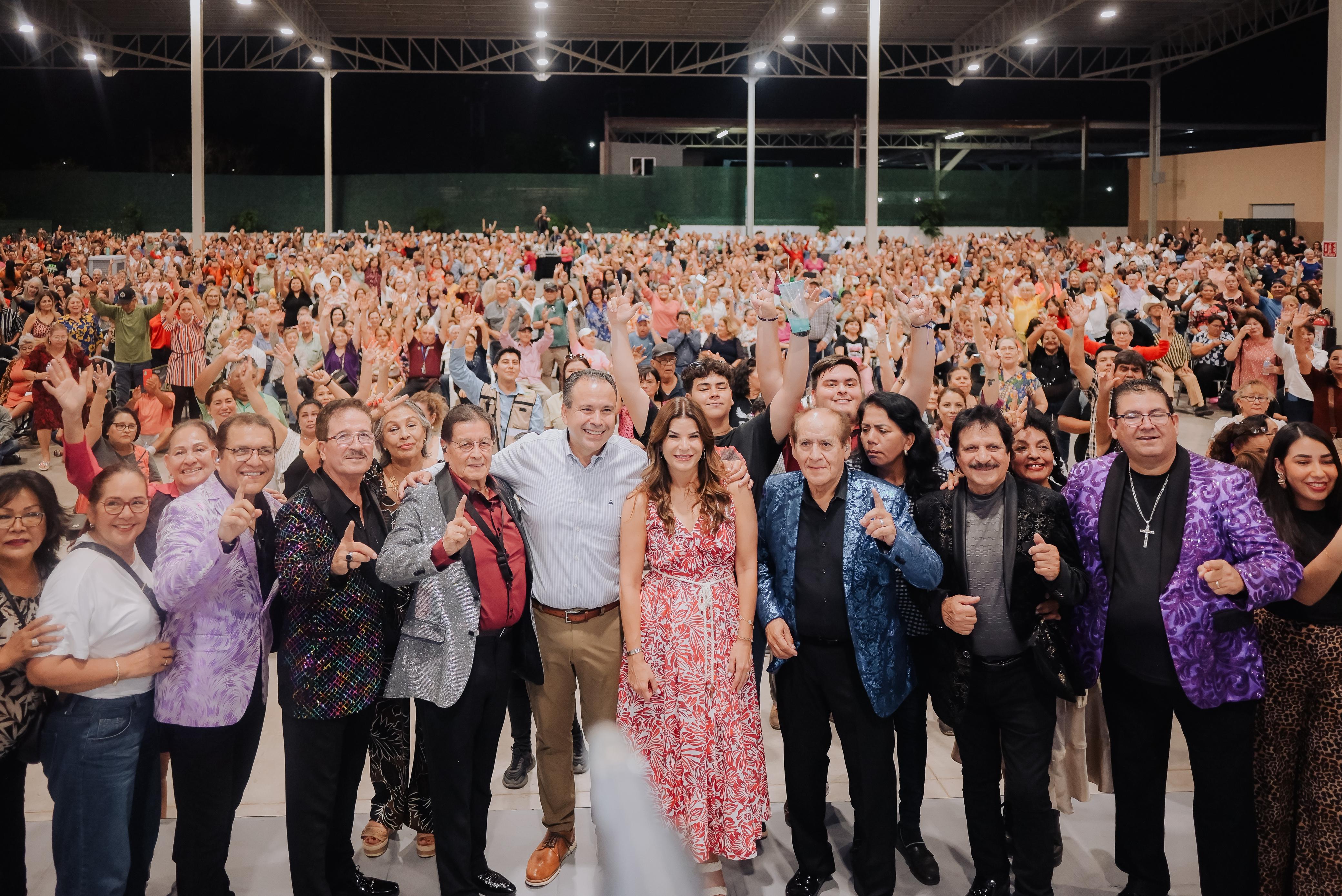 Con éxito total Toño Astiazarán y Patty Ruibal celebraron a los adultos mayores en Hermosillo 